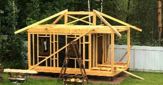 Сарай из бруса 100х100 в Керчи - строительство под ключ | Строй-Крч от 41988 руб.